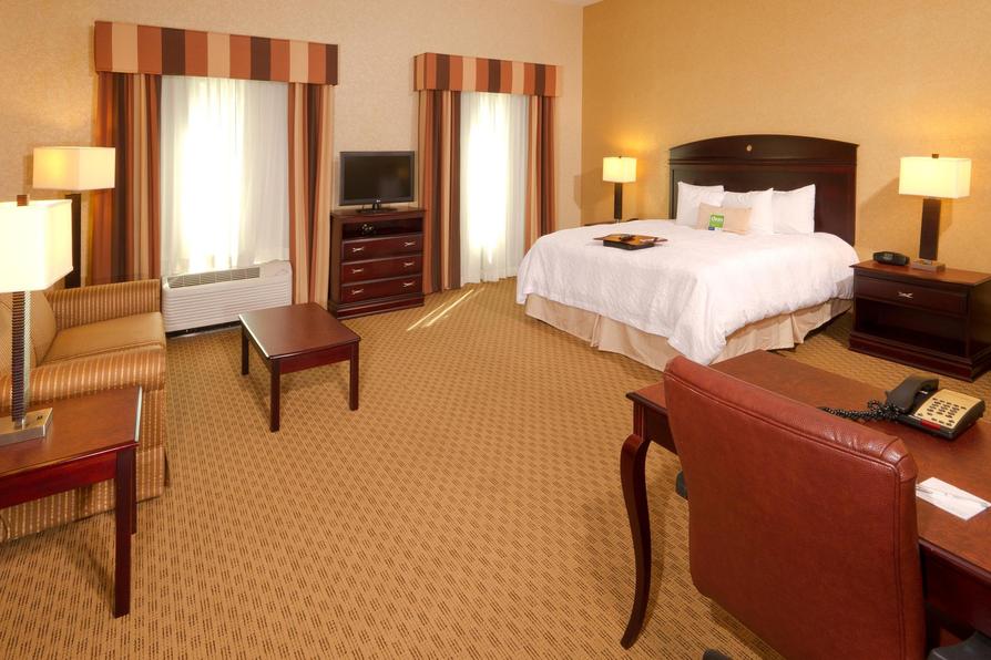 Hampton Inn & Suites Room Review